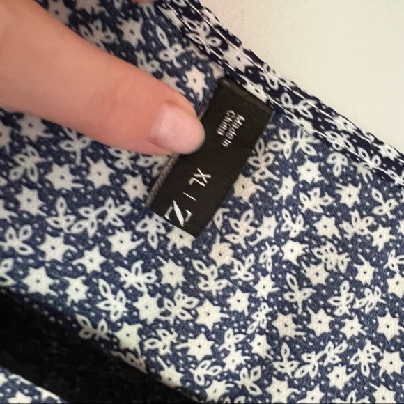 Flower Butterfly Sleeve Plunging Peplum Blouse - Picture 11 of 12